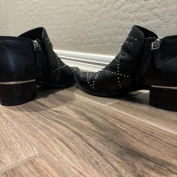 Black boot - Picture 3 of 3